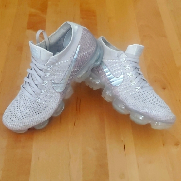 vapormax string
